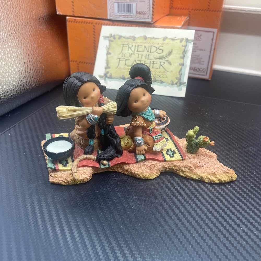 Enesco Karen Hahn "The Beauty of Friends" 504904 Native American